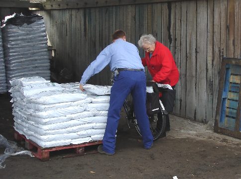 Tegen het middaguur was de voorraad compost al behoorlijk geslonken